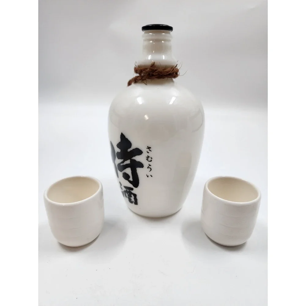 Gekkeikan Japanese Sake Set Ceramic Samurai Decanter Bottle 720ml and 2 Cups